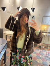 Carica l&#39;immagine nel visualizzatore di Gallery, Eco pelliccia
