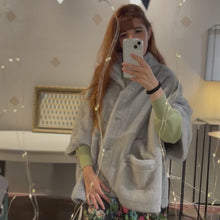 Carica e avvia il video nel visualizzatore di galleria, Eco pelliccia azzurra
